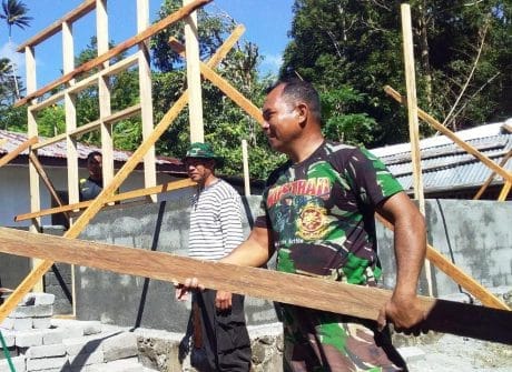 RASA HARU TERPANCAR DARI RAUT WAJAH PEMILIK RUMAH YANG DI BEDAH SATGAS TMMD