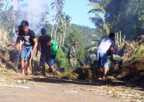 ANTUSIAS WARGA DUASUDARA MENYAMBUT TMMD 105 KODIM 1310/BITUNG TA. 2019