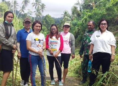 SOSOK IBU-IBU KELURAHAN DUASUDARA AMBIL PERAN DI TMMD 105 KODIM 1310/BITUNG