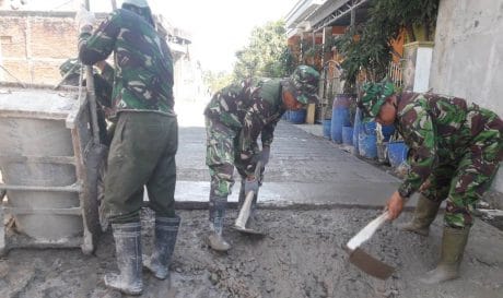 Dikeroyok TNI Bersama Warga, Satu Lagi Jalan TMMD Nyaris Rampung