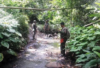 DANSATGAS TMMD KE-105 TINJAU LOKASI PEMBUATAN PLAT DUICKER