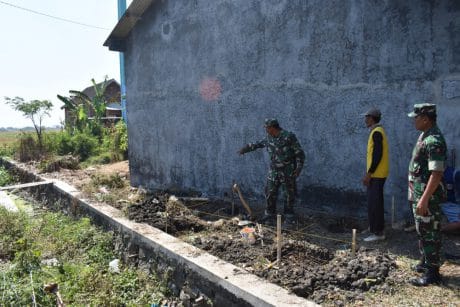 Peduli  Kesehatan, Satgas Tmmd Bangun Sanitasi