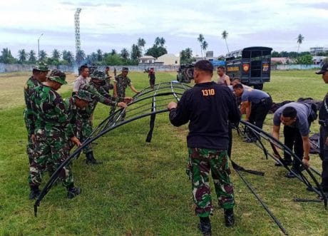 PERSIAPAN PEMBUKAAN TMMD KE-105, TNI-POLRI LAKUKAN KERJA BAKTI