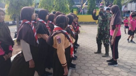 ”Terimakasih Pak Tentara Kami Diajari “Indonesia Raya” Yang Benar”