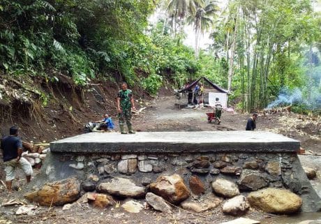 RAMPUNGKAN PENGERJAAN PLAT DUICKER LEWATI BANYAK KENDALA