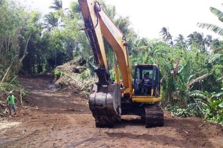 KEBERADAAN JALAN TEMBUS DUASUDARA-APELA, MENGUNTUNGKAN PETANI