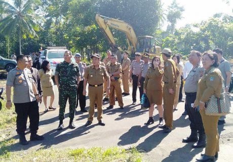 WARGA DUASUDARA ANTUSIAS SAMBUT TMMD 105 KODIM 1310/BITUNG