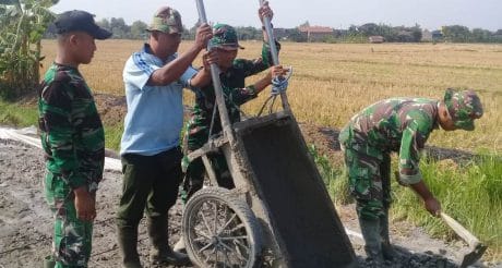 Pantang menyerah Sebelum Pekerjaan TMMD Tuntas