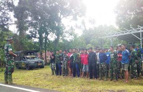 DAN SSK SATGAS TMMD KE-105 KODIM 1310/BITUNG BERI ARAHAN PERSONEL SATGAS