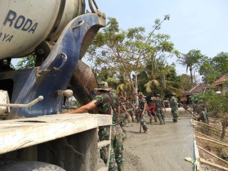 Pengecoran Jalan Blukbuk Tembus 60 Persen