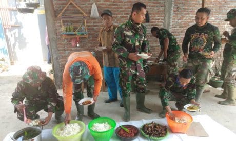 “Mobil Grandong” Juga Lancarkan Droping Material di TMMD