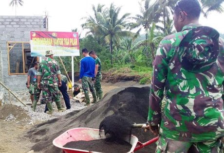 BANGUN INFRASTRUKTUR UNTUK KESEJAHTERAAN MASYARAKAT, TNI TERJUN KE PEDESAAN