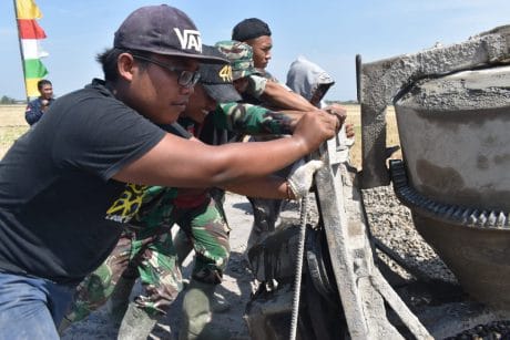 Luar Biasa, Karang Taruna Juga Ambil Peran di TMMD