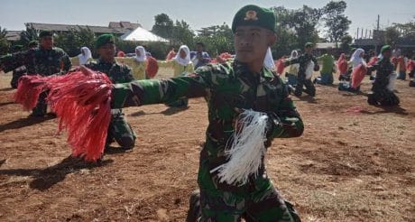 Saya baru pertama kali ini belajar tari Zipin