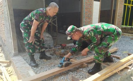 Puluhan Rangka Rumah Telah Diselesaikan TNI Satgas TMMD Ini