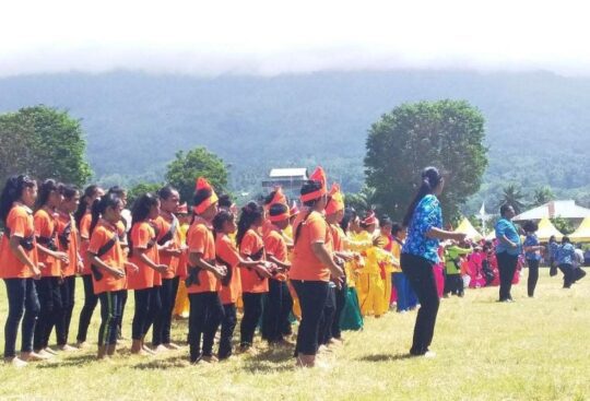 Upacara berlangsung dengan tertib dan lancar dan meriah