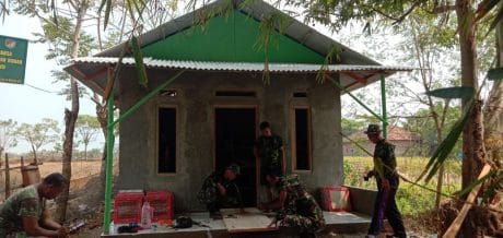 Para Tukang Ojek Pangkalan, Mereguk Keuntungan di TMMD Kronjo