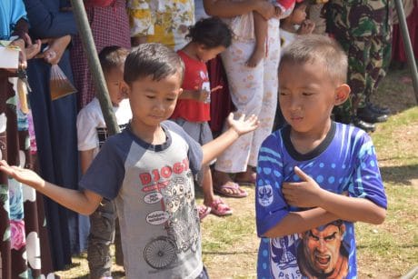 Begitu Meriahnya Upacara Penutupan TMMD Kalikondang