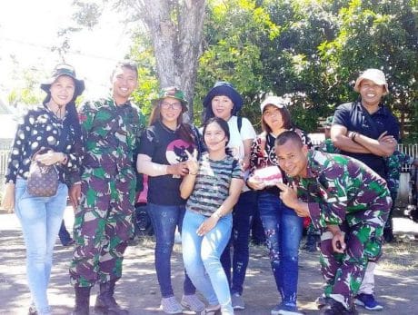 USAI TUGAS, SATGAS TMMD TETAP JALIN SILATURHMI DENGAN WARGA