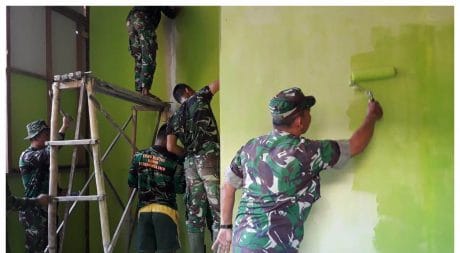 Tinggal Finishing, TNI Optimis Rehab  Rumah Tiyanah Rampung