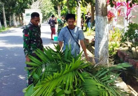 IKUT KERJA BAKTI, SATGAS AJAK WARGA TURUT SERTA ISI KEMERDEKAAN