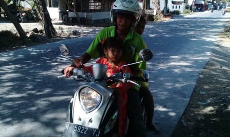 Demi TMMD, Sugimin Rela Momong Anak