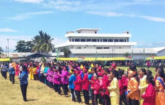 Salah satu siswa SD yang ikut mempersembahkan Tarian Adat Masamper