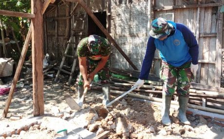 Para Satgas TMMD Yang Cekatan Ambil Solusi