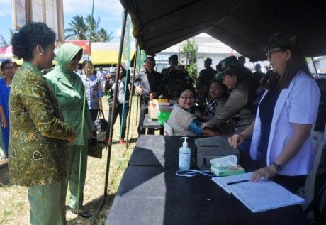 PELAYANAN KESEHATAN GRATIS BAGI WARGA DI LOKASI PENUTUPAN TMMD