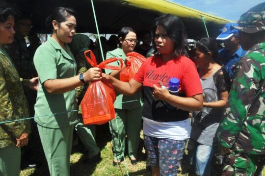 IBU-IBU PERSIT BAGIKAN SEMBAKO GRATIS