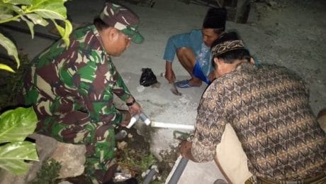 Bantu Benahi Pipa PDAM Juga Dilakukan Satgas TMMD