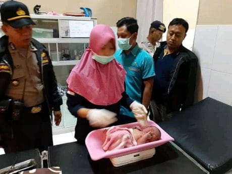 Pedagang Pasar Trenggalek Di Gegerkan Suara Tangis Bayi