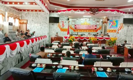 Paripurna DPRD, Wabup Lampura Sampaikan Keterangan Bupati Tentang Restribusi Tera