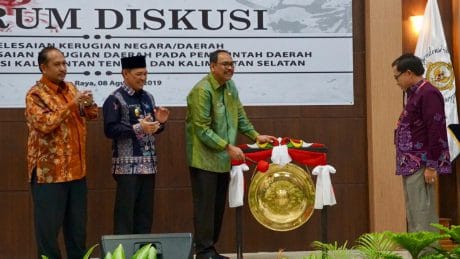 Wakil Ketua BPK Membuka Seminar “Tentang Penyelesaian Kerugian Daerah” di Palangka Raya