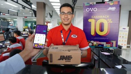 OVO Mudahkan Pelanggan JNE Lakukan Transaksi