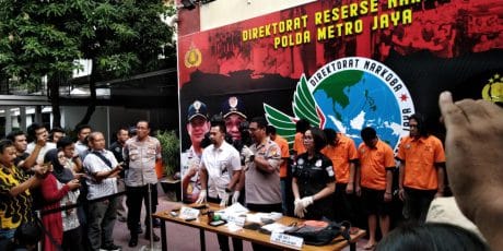 Tersangka Pemasok Sabu Komedian Nunung Ditangkap di Trenggalek