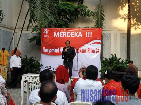 Ketua IKA FH-Undip Prof. Arief Hidayat sedang memberikan sambutan usai pendirian Yayasan KCHI.
