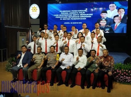MenPAN-RB Beri Penghargaan untuk 36 Polisi Karena Ungkap Kejahatan Properti dan Calo CPNS