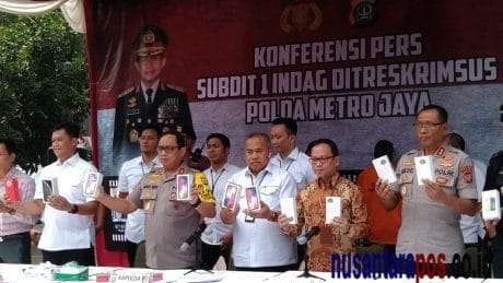 Demi Hindari Pajak Impor, 4 Pria Ini Selundupkan 5.527 Handphone Ilegal dari China