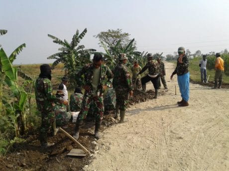 Serda Lamso Arahkan Anggota Untuk Angkat Batu