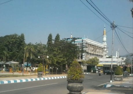 Bangunan milik Bos Tahu Tuna Di Sekitar Kota Diduga Bermasalah