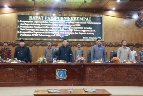 Bupati H. Safrial hadiri Rapat paripurna ke empat  DPRD Tanjab Barat