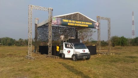 Satgas TMMD Kronjo Siapkan Panggung Hiburan Untuk Warga