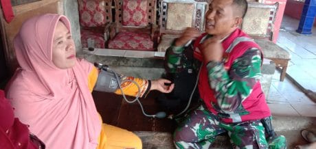 Ada Satgas Kesehatan TMMD 105 Kronjo, Warga Mudah Berobat