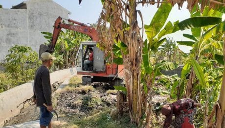 TNI Kodim Demak Juga Benahi Saluran Irigasi di Desa TMMD