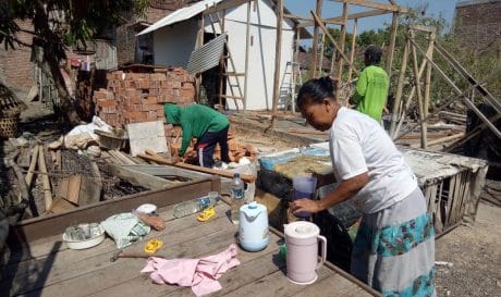 Penjual Blewah Juga Meraup Rejeki di TMMD Kalikondang