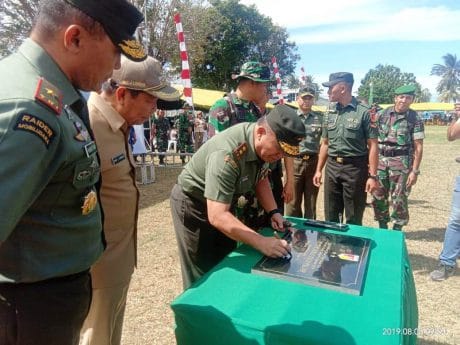 PRASASTI KANTOR TIGA PILAR DITANDATANGANI PANGDAM XIII/MERDEKA