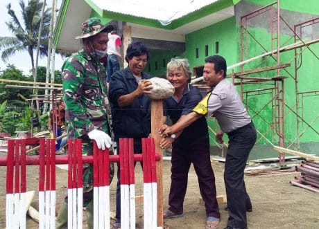 SINERGITAS TNI, POLRI DAN WARGA MASYARAKAT DI LOKASI TMMD