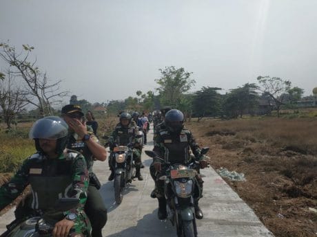 Tinjau Hasil TMMD, Bupati dan Kasdam Pakai Motor