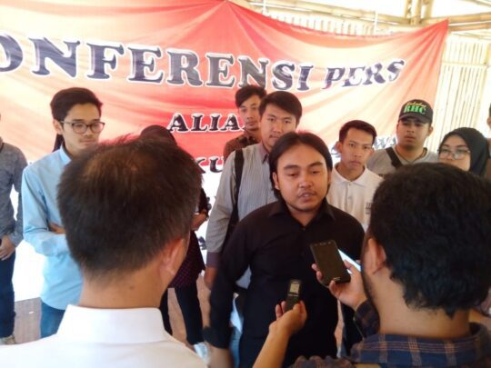 Usai Konferensi Pers Menyoal Perppu, Aliansi BEM Jabar Aksi Di Pemprov